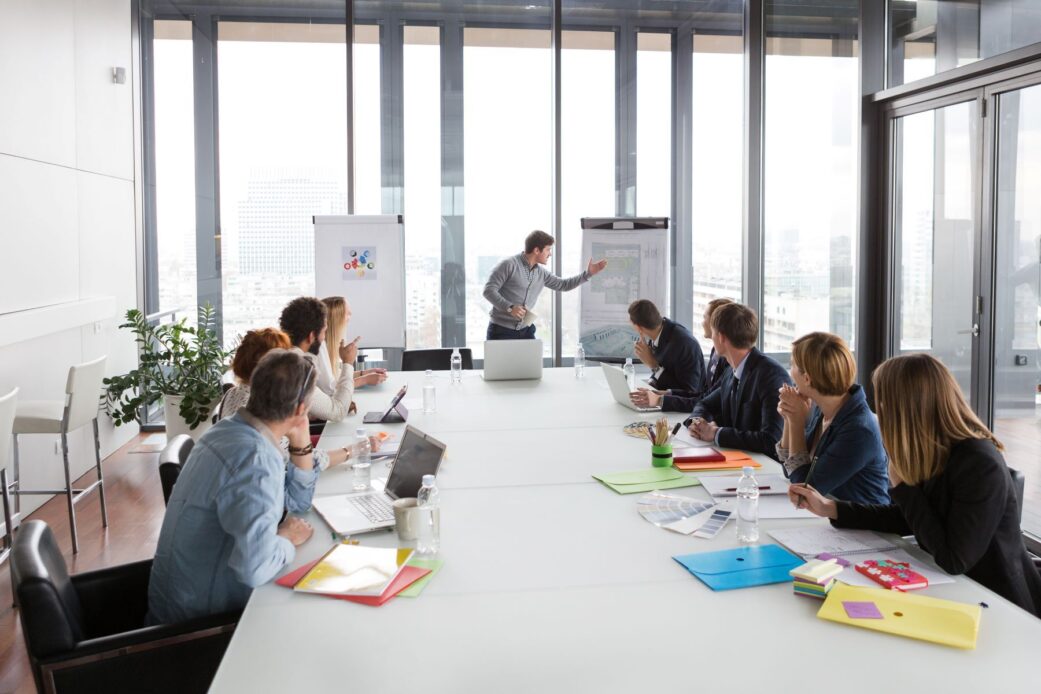 Mitarbeiterbindung durch gute Führung – Kompakttraining GmbH & Co. KG hilft in NRW und Hessen